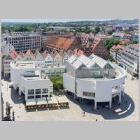 Richard Meier, Stadthaus Ulm, photo by Kent Wang on Wikipedia.jpg